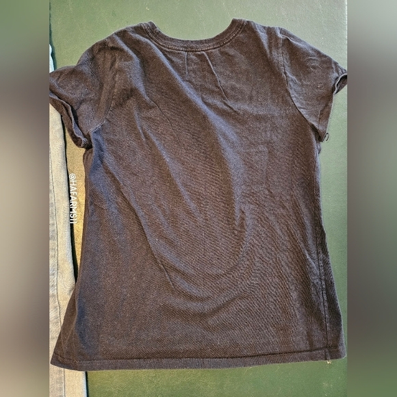 Outfit for Girls - Levi Jeans and Nike T-shirt - Picture 4 of 11